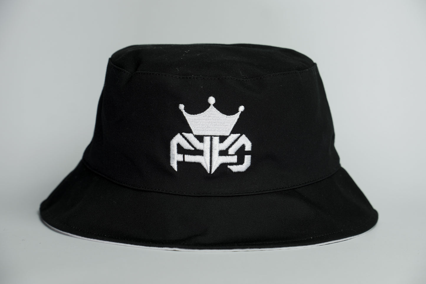 WHITE AND BLACK BUCKET HAT