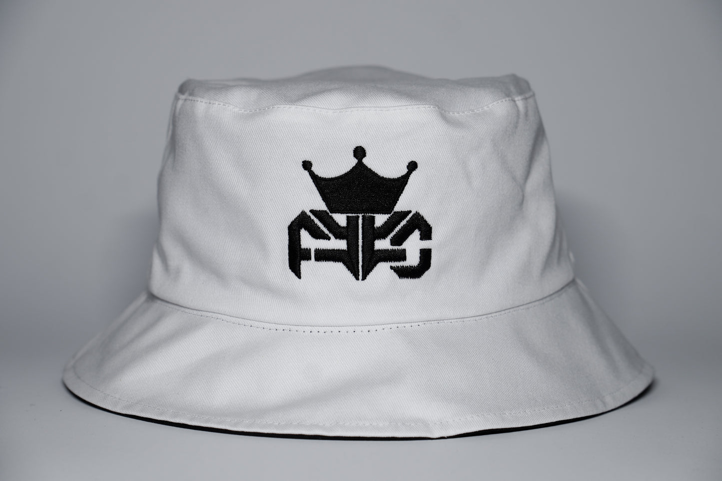 WHITE AND BLACK BUCKET HAT
